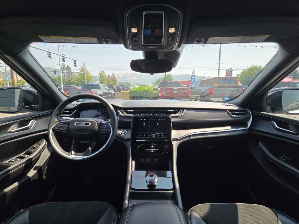 Used 2023 Jeep Grand Cherokee L Laredo AWD/4WD image 15
