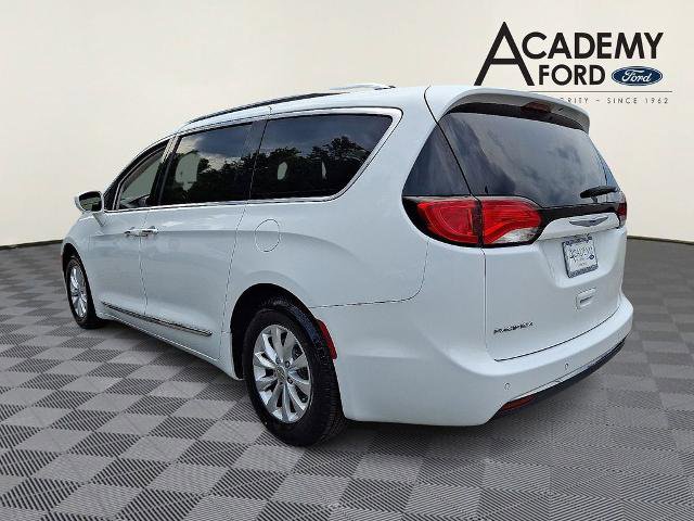 Used 2018 Chrysler Pacifica Touring-L Plus FWD image 4