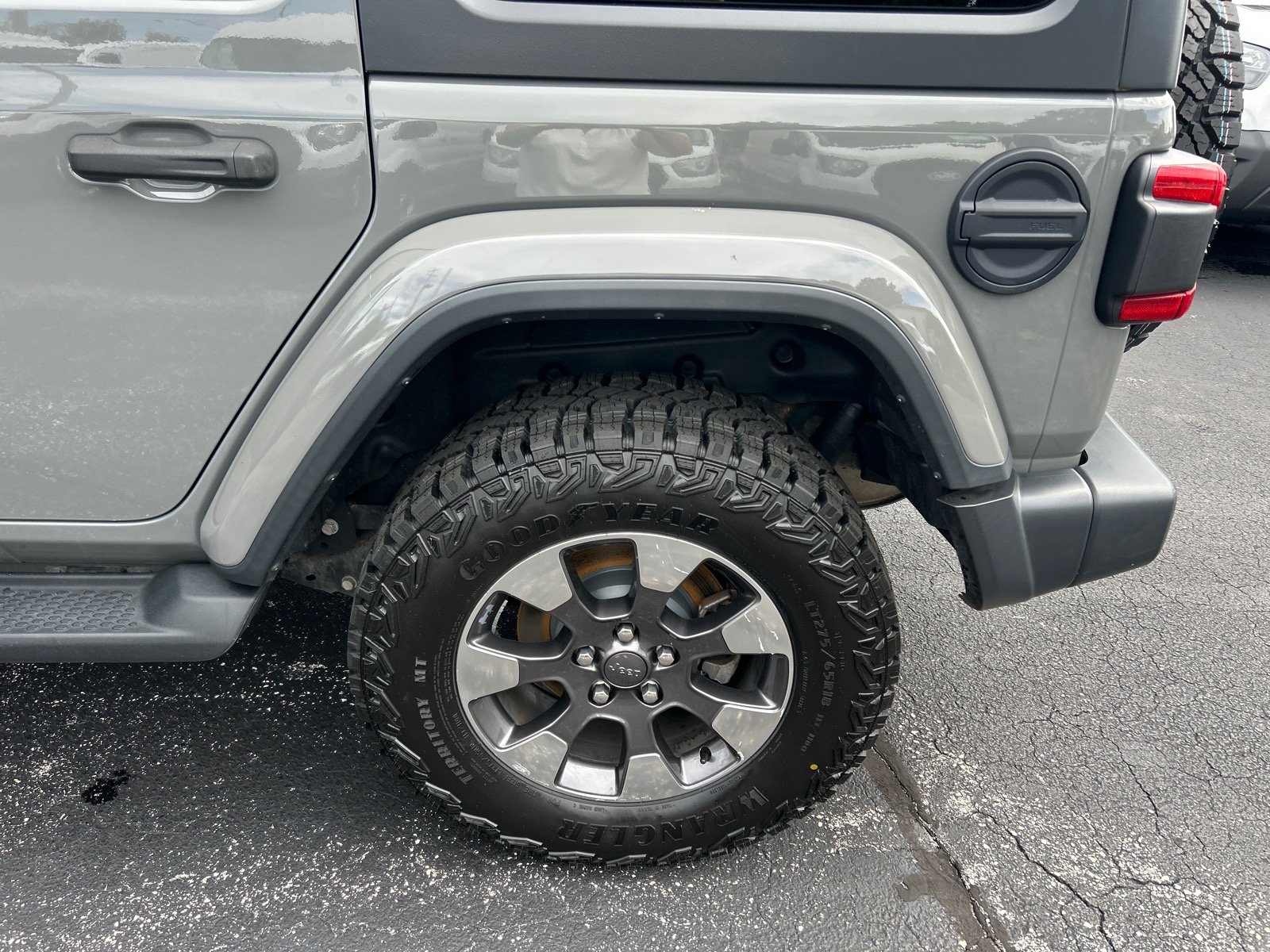 Used 2018 Jeep Wrangler Unlimited Sahara AWD/4WD image 32