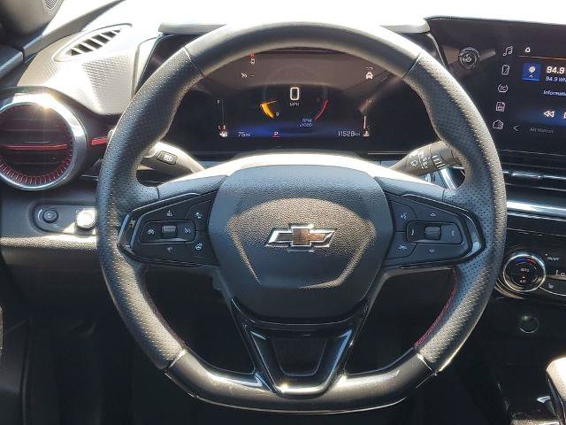 Used 2025 Chevrolet Trax RS FWD image 21