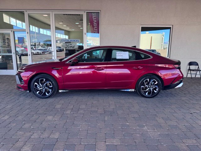 Used 2024 Hyundai Sonata SEL FWD image 2