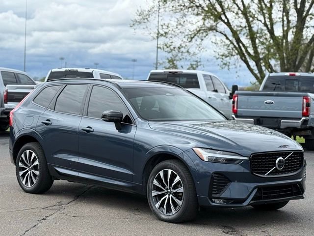Used 2023 Volvo XC60 B5 Plus AWD/4WD image 39