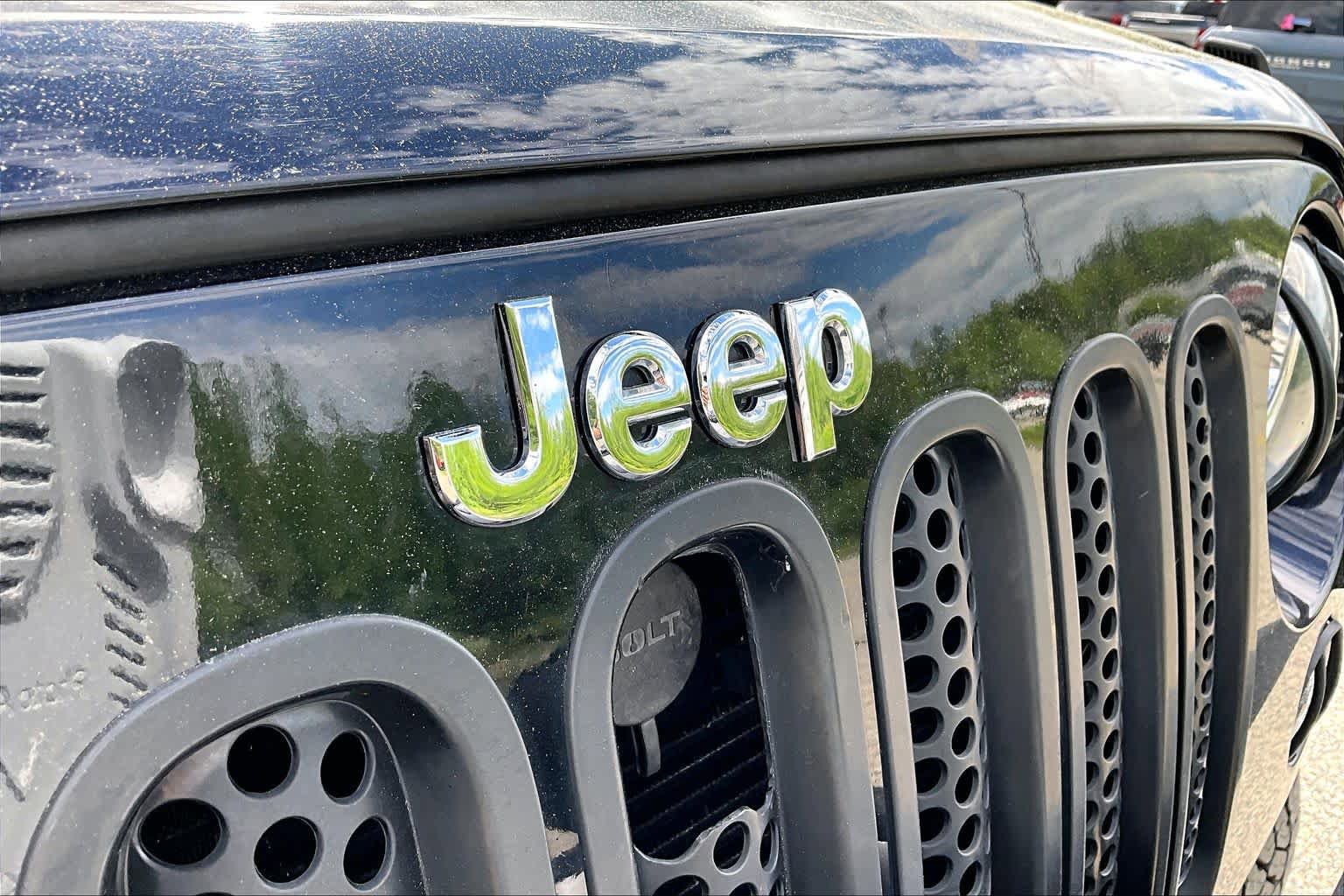 Used 2017 Jeep Wrangler Unlimited Rubicon w/ Connectivity Group AWD/4WD image 29
