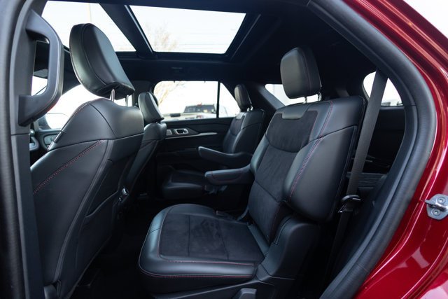 Certified 2025 Ford Explorer ST AWD/4WD image 11