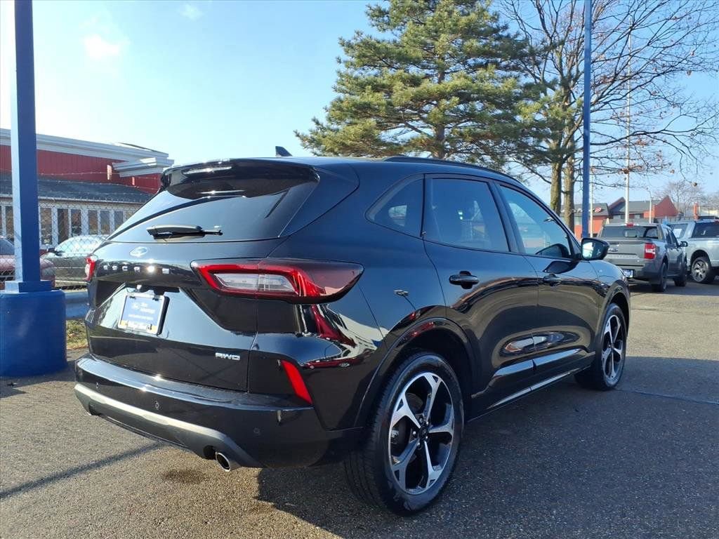 Certified 2024 Ford Escape ST-Line Select w/ Tech Pack #2 AWD/4WD image 2