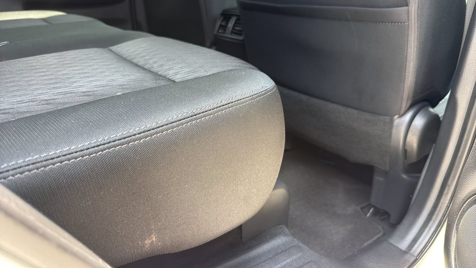 Used 2018 Nissan Rogue SV w/ Premium Package FWD image 26