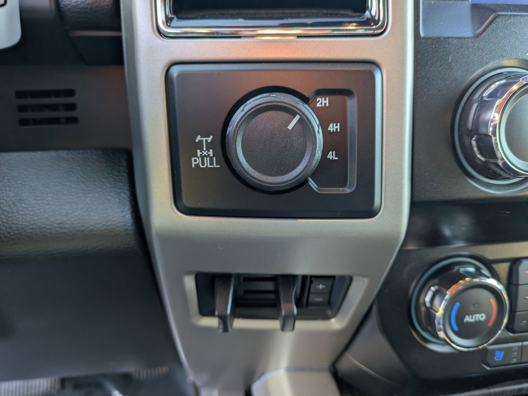 Certified 2020 Ford F250 Lariat w/ Tremor Off-Road Package image 22