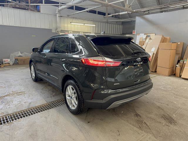 Certified 2022 Ford Edge SEL w/ Convenience Package AWD/4WD image 3