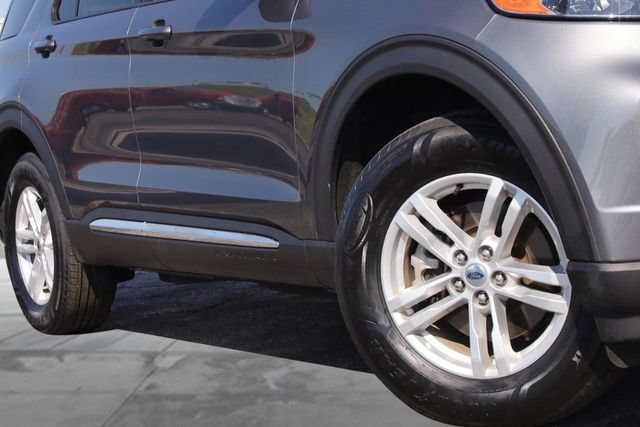 Certified 2024 Ford Explorer XLT w/ Equipment Group 202A AWD/4WD image 3