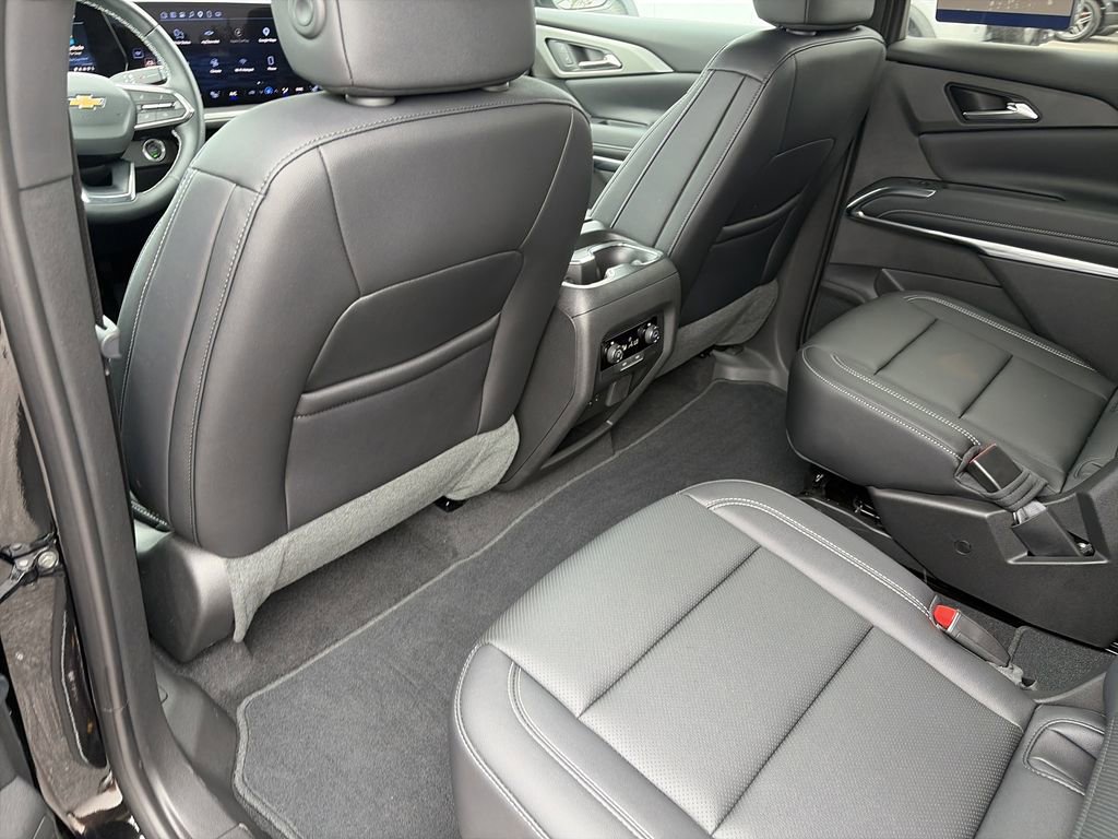 Used 2025 Chevrolet Traverse LT w/ Driver Confidence Package FWD image 30