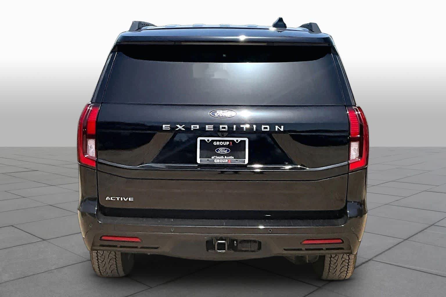 Certified 2025 Ford Expedition Active AWD/4WD image 5