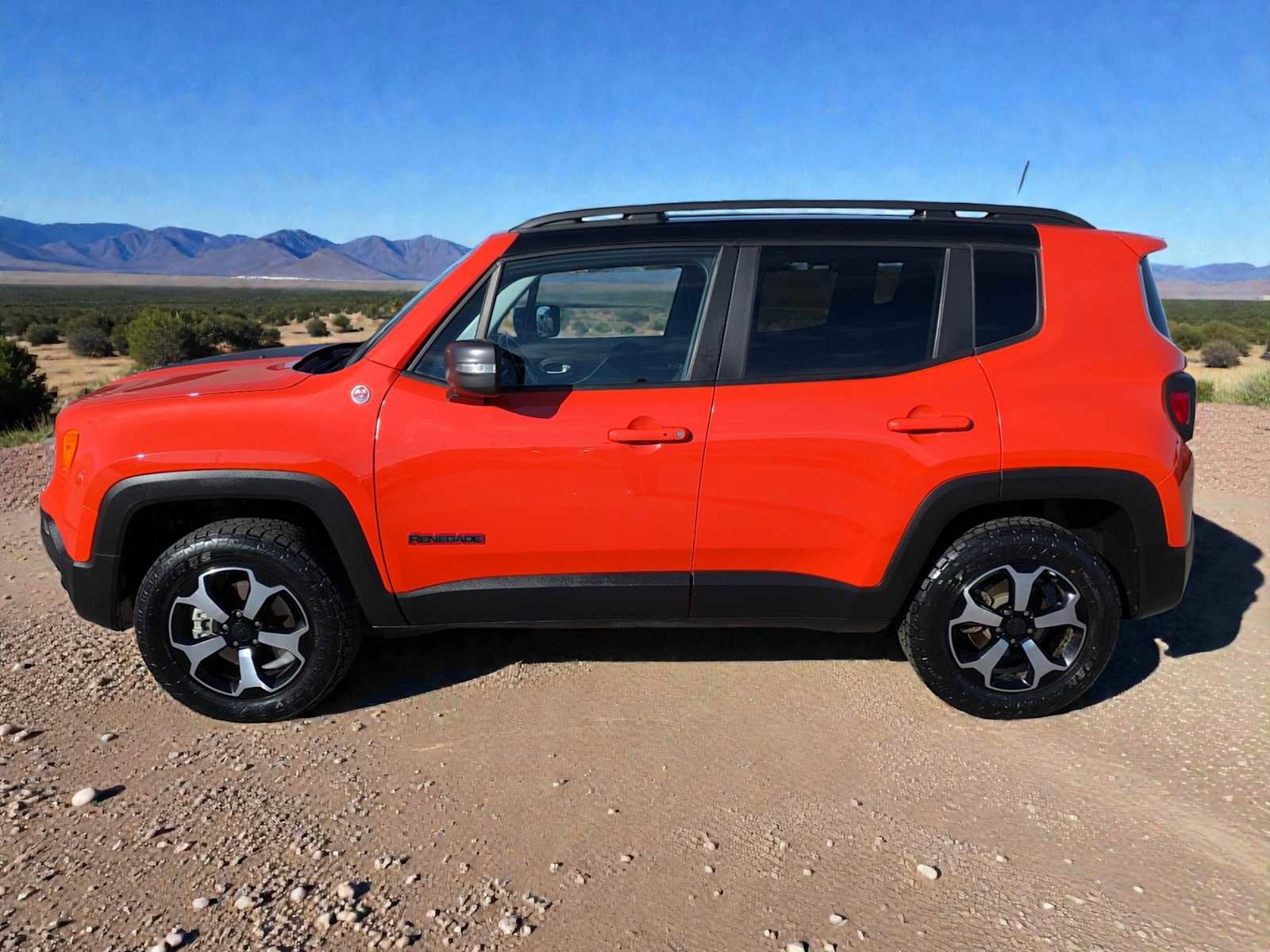 Used 2021 Jeep Renegade Trailhawk image 3