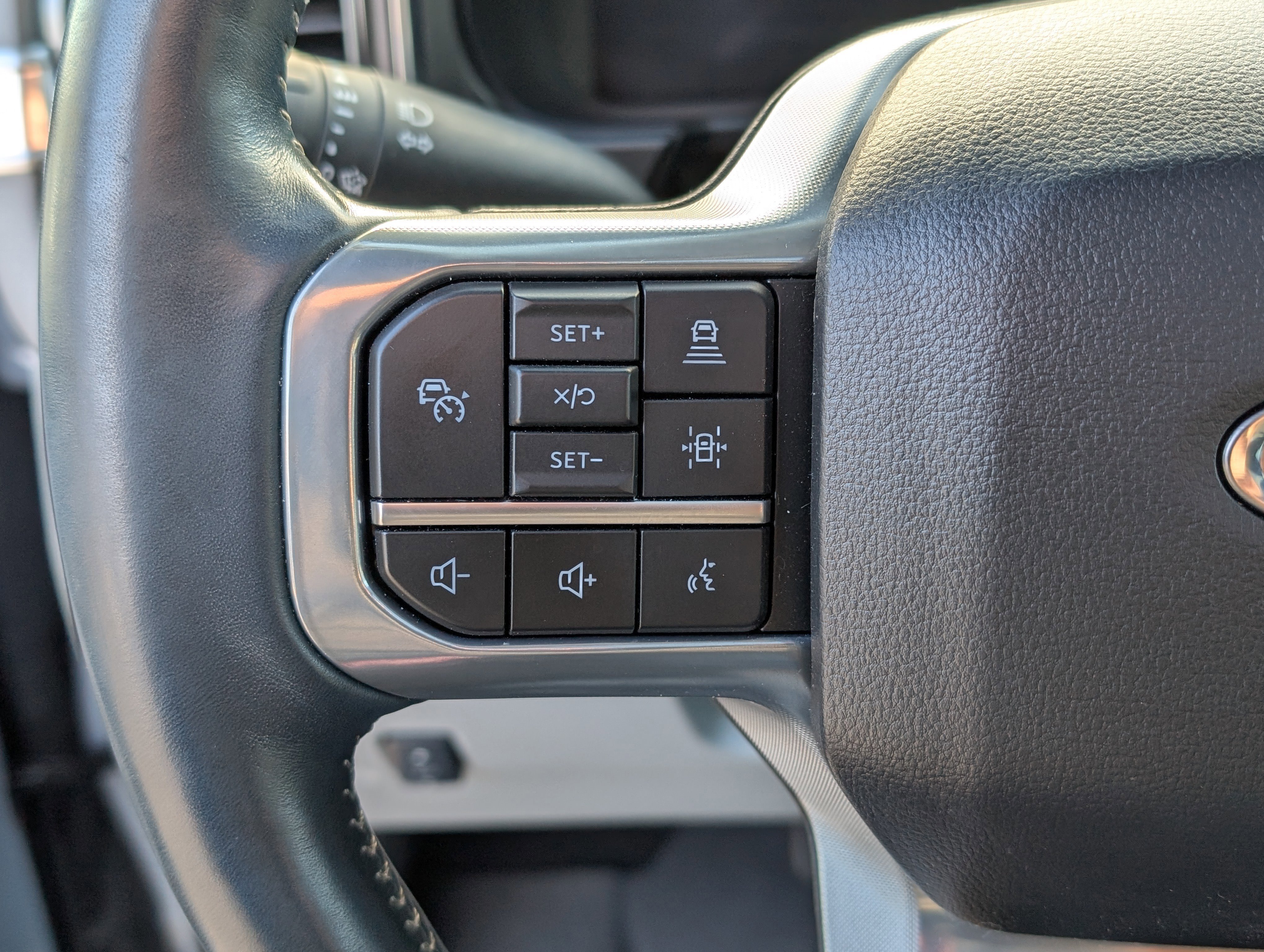 Certified 2024 Ford F250 Limited w/ FX4 Off-Road Package image 31