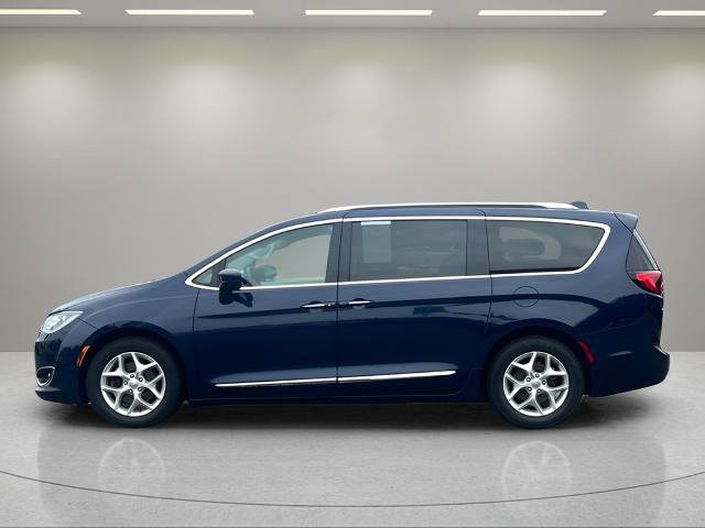 Used 2017 Chrysler Pacifica Touring-L Plus w/ Advanced Safetytec Group FWD image 4
