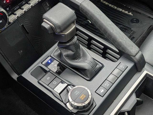 Used 2025 Toyota Tacoma Limited AWD/4WD image 29