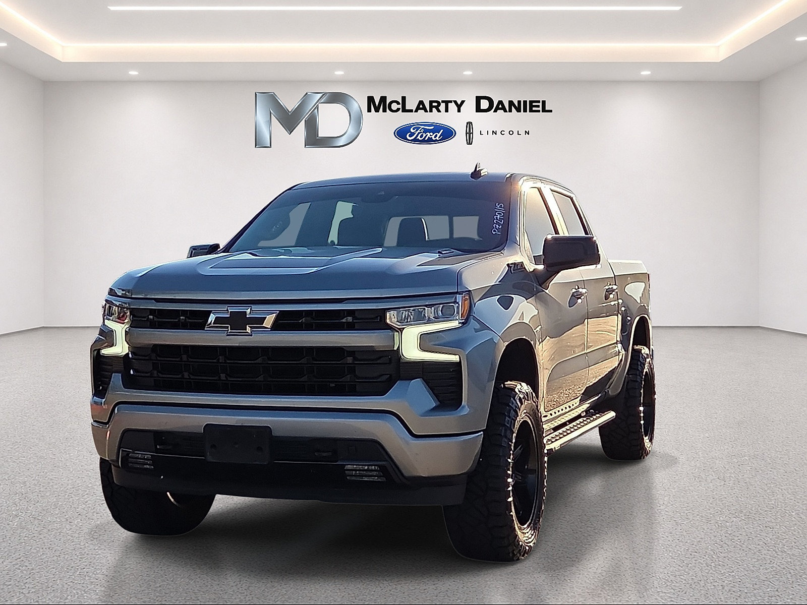 Used 2023 Chevrolet Silverado 1500 RST AWD/4WD image 2