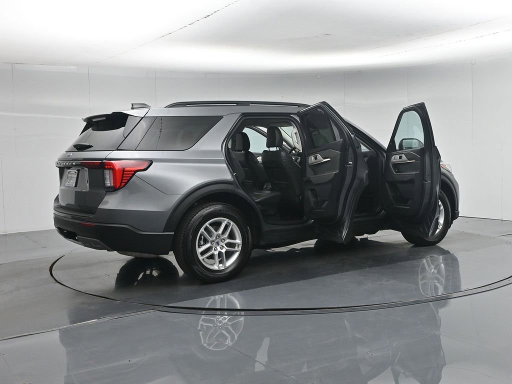 Certified 2025 Ford Explorer Active w/ Active Comfort Package RWD image 6