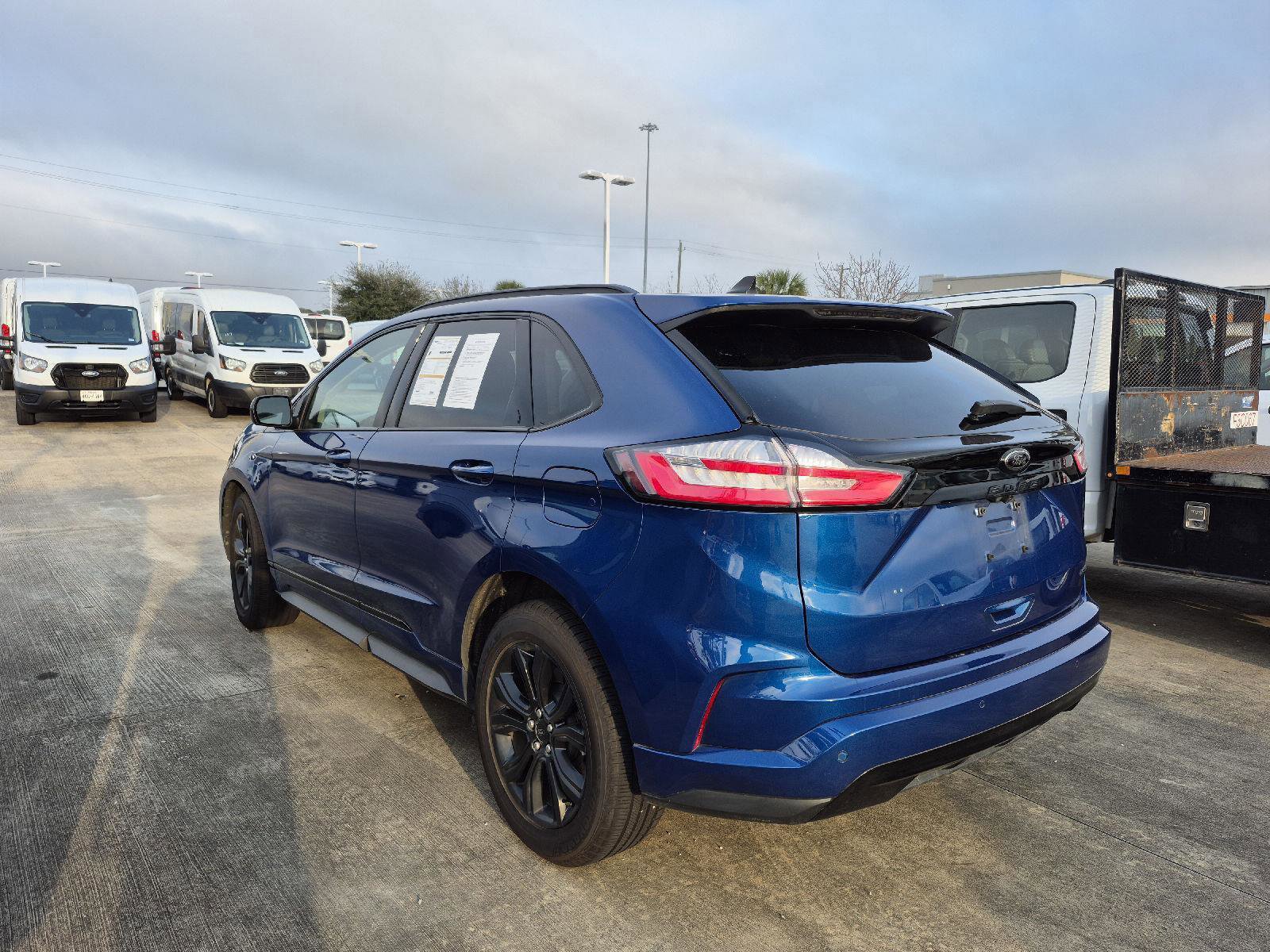 Certified 2022 Ford Edge SE w/ Black Appearance Package image 2