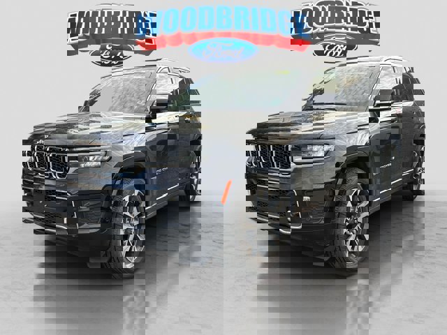 Used 2023 Jeep Grand Cherokee Overland image 2