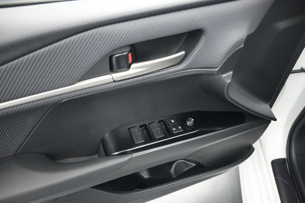 Used 2025 Toyota Camry SE FWD image 11