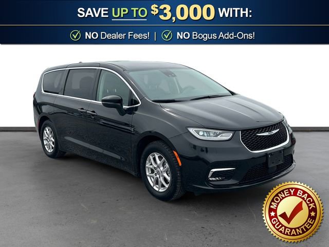 Used 2023 Chrysler Pacifica Touring-L FWD image 10