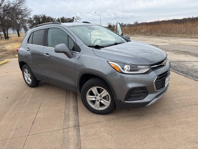 Used 2020 Chevrolet Trax LT w/ LT Convenience Package image 3