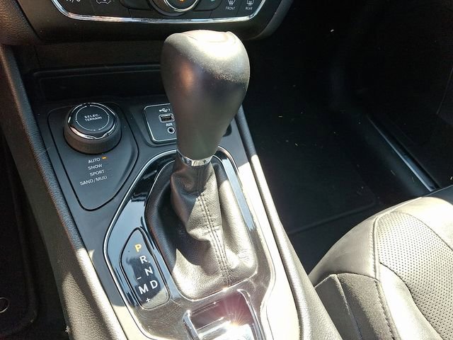 Used 2020 Jeep Cherokee Limited AWD/4WD image 15