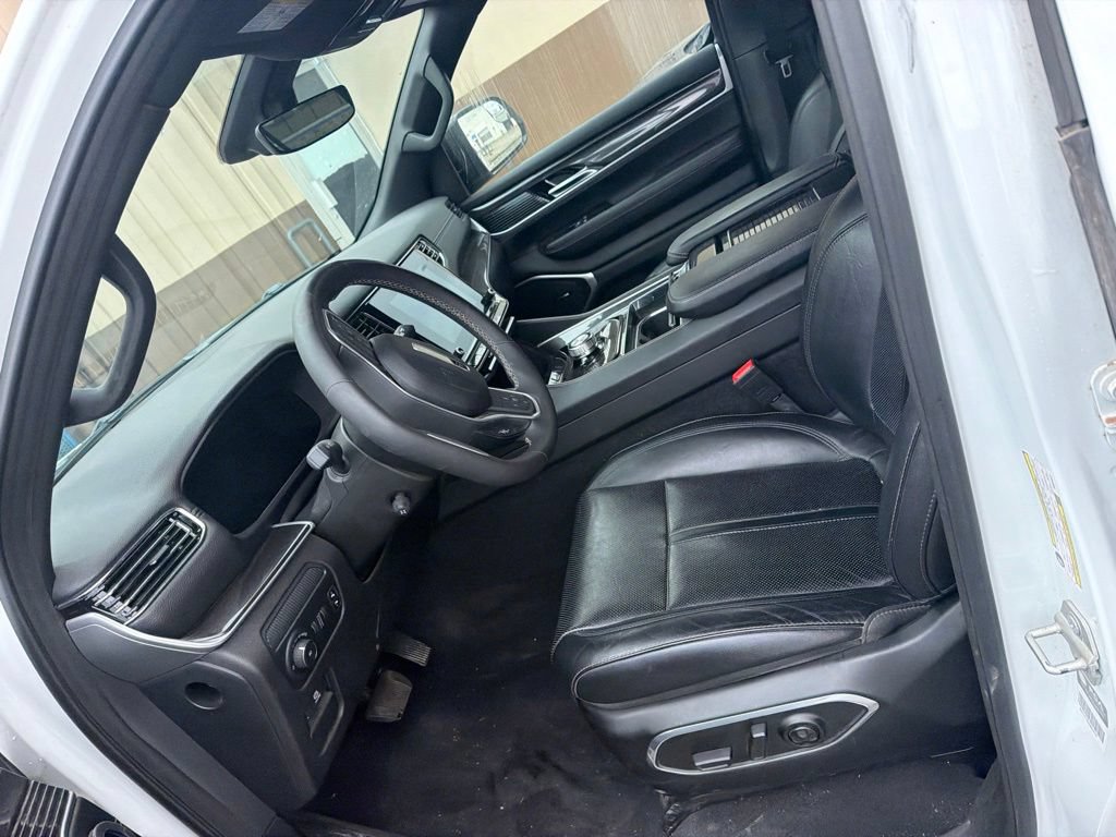 Used 2023 Jeep Wagoneer 2WD image 2
