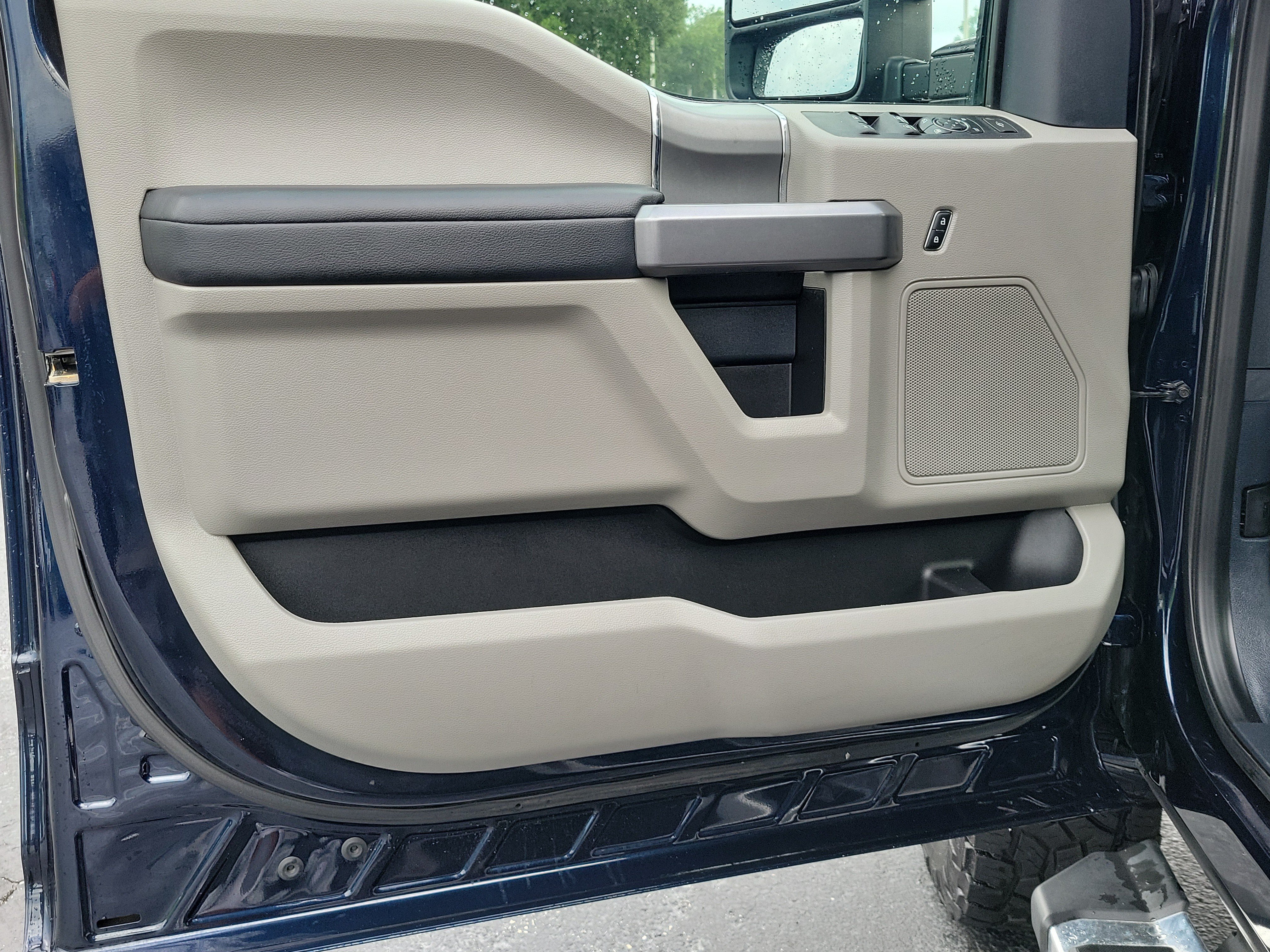 Certified 2022 Ford F250 XLT w/ XLT Premium Package AWD/4WD image 17