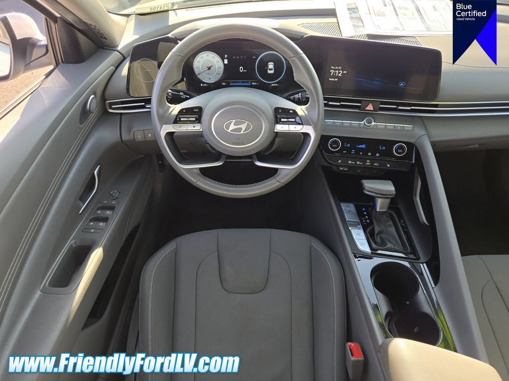 Used 2025 Hyundai Elantra SEL FWD image 16