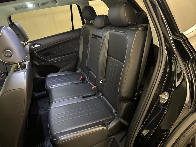 Used 2022 Volkswagen Tiguan SE w/ Panoramic Sunroof Package FWD image 32