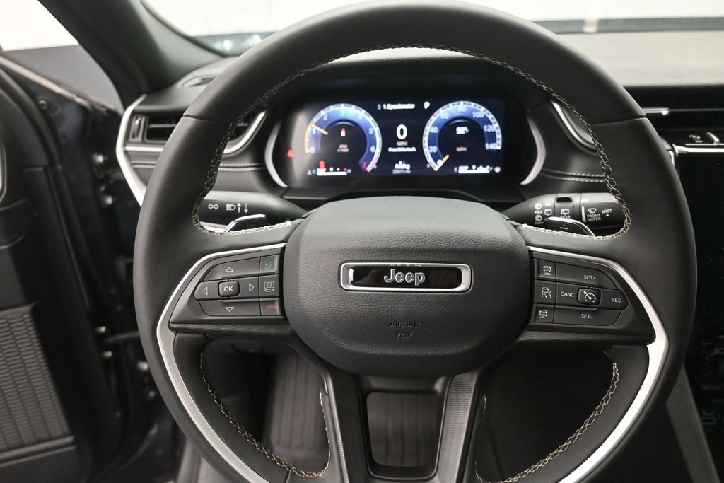 Used 2024 Jeep Grand Cherokee L Altitude RWD image 6
