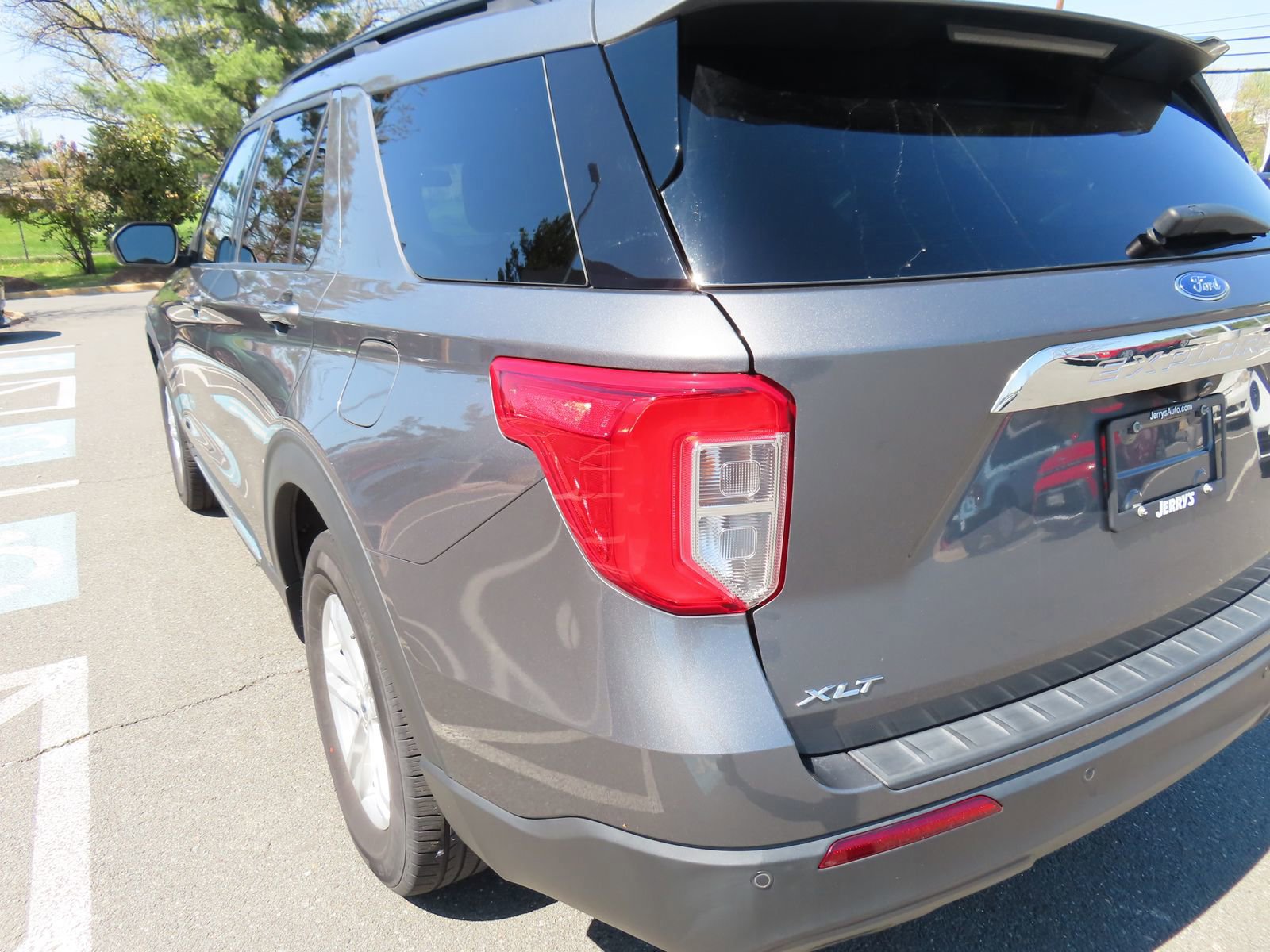 Certified 2022 Ford Explorer XLT AWD/4WD image 5