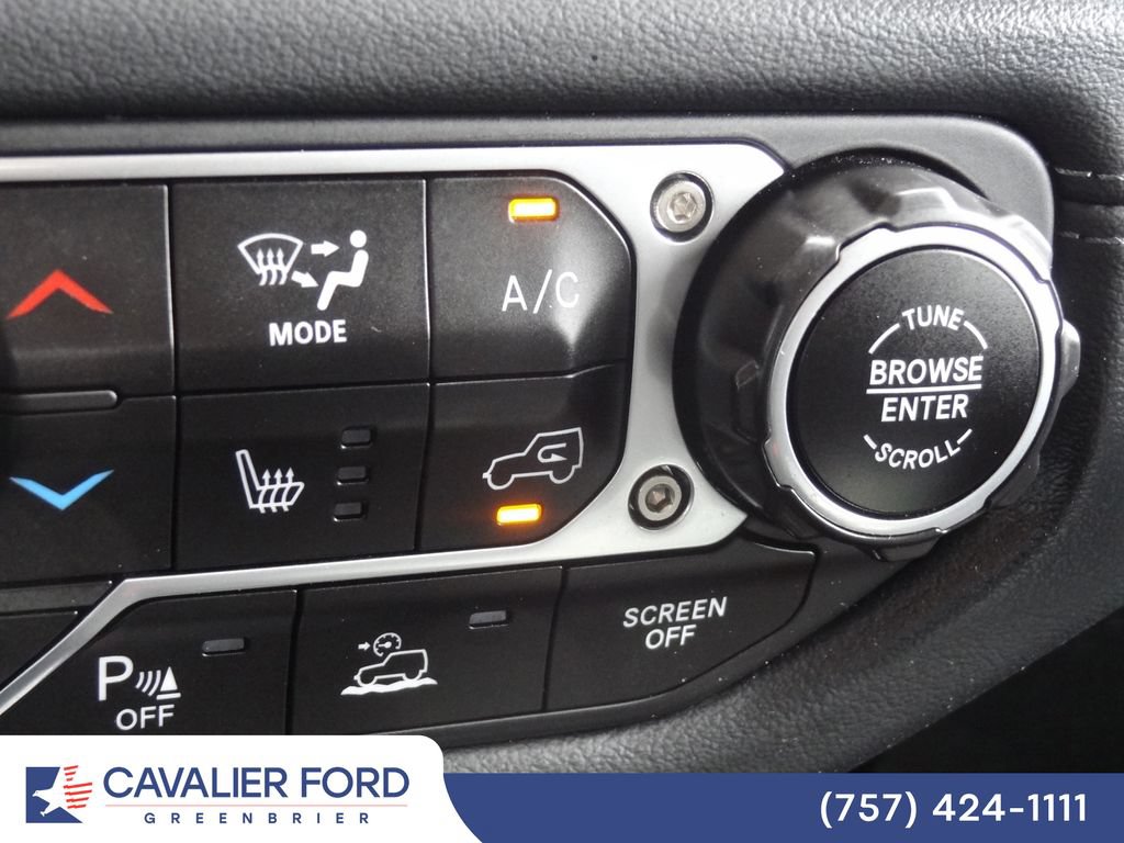 Used 2024 Jeep Gladiator Mojave w/ Technology Group AWD/4WD image 32