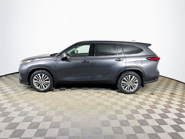 Used 2022 Toyota Highlander Platinum image 2