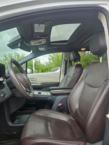 Used 2022 Toyota Sienna Platinum AWD/4WD image 3