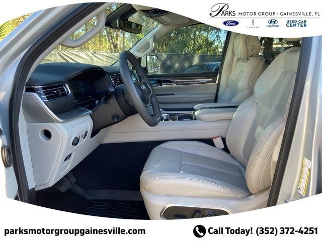 Used 2022 Jeep Wagoneer Series II AWD/4WD image 11