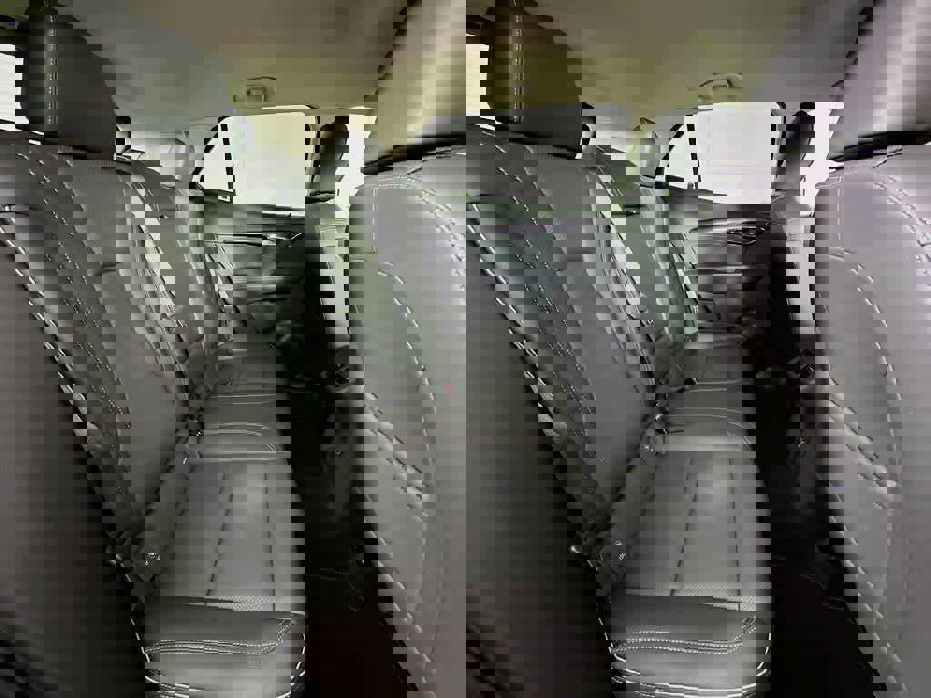 Used 2023 Buick Envision Essence image 30