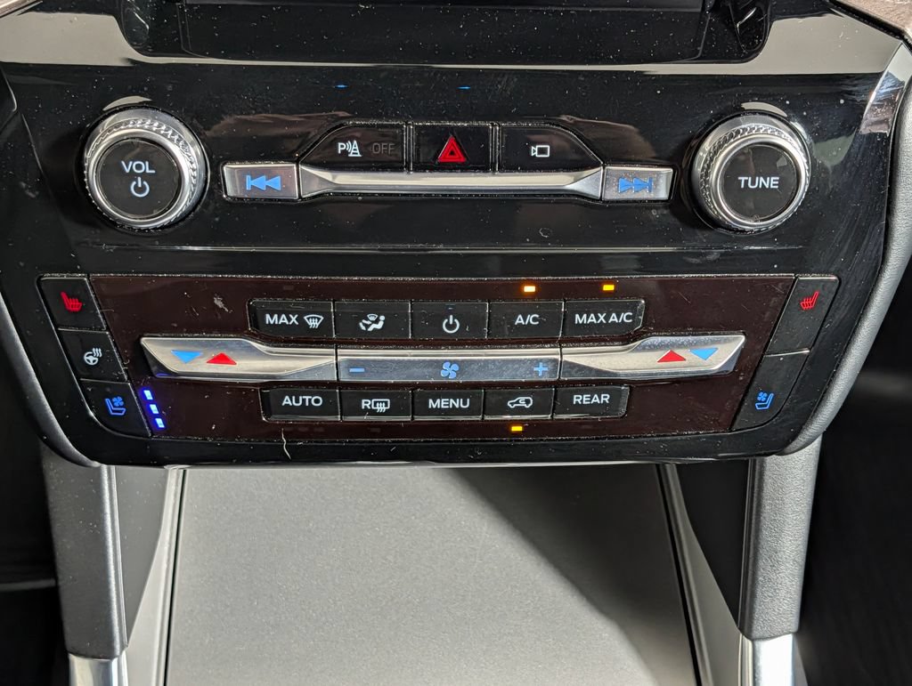 Certified 2023 Ford Explorer Platinum w/ Technology Package AWD/4WD image 18