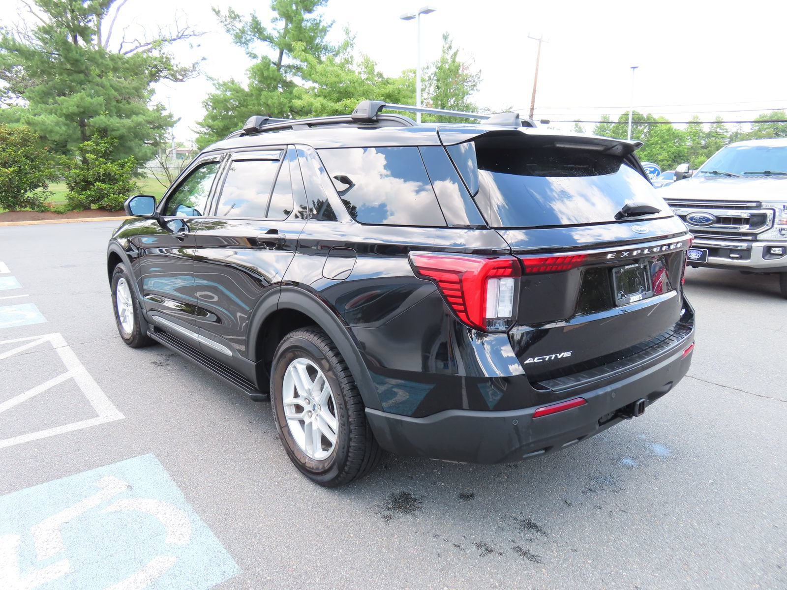 Certified 2025 Ford Explorer Active AWD/4WD image 8