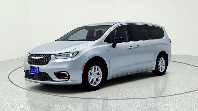 Used 2024 Chrysler Pacifica Touring-L FWD image 3
