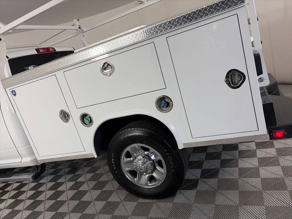 Used 2024 RAM 3500 Tradesman w/ Chrome Appearance Group AWD/4WD image 25