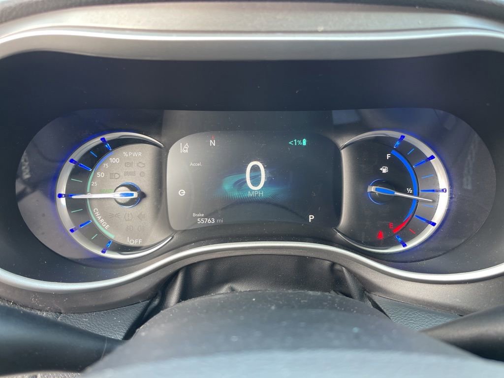 Used 2024 Chrysler Pacifica Select image 9