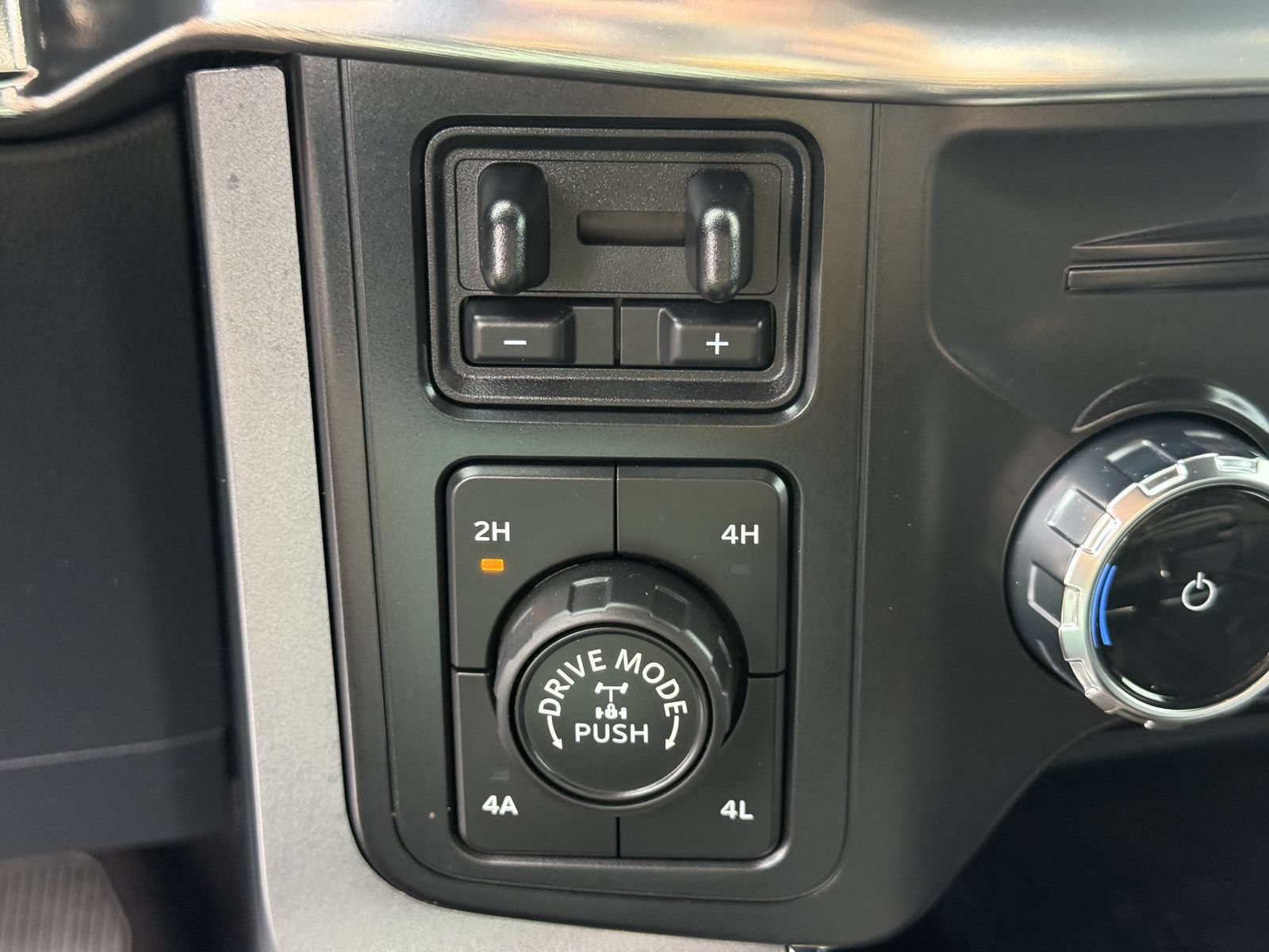 Certified 2022 Ford F150 Lariat w/ Equipment Group 502A High AWD/4WD image 32