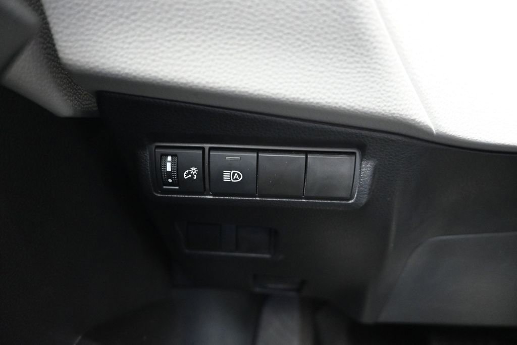 Used 2025 Toyota Corolla Cross L FWD image 18