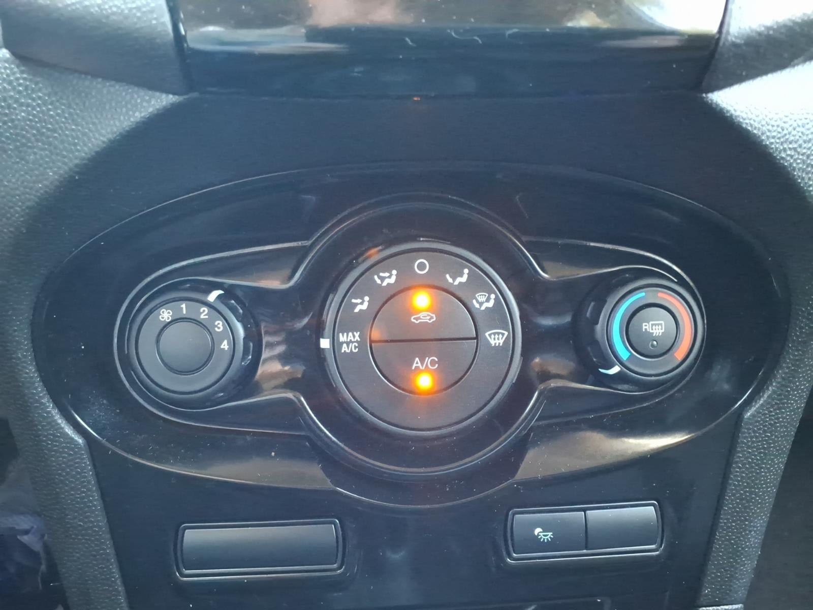 Certified 2019 Ford Fiesta SE w/ Equipment Group 201A FWD image 25