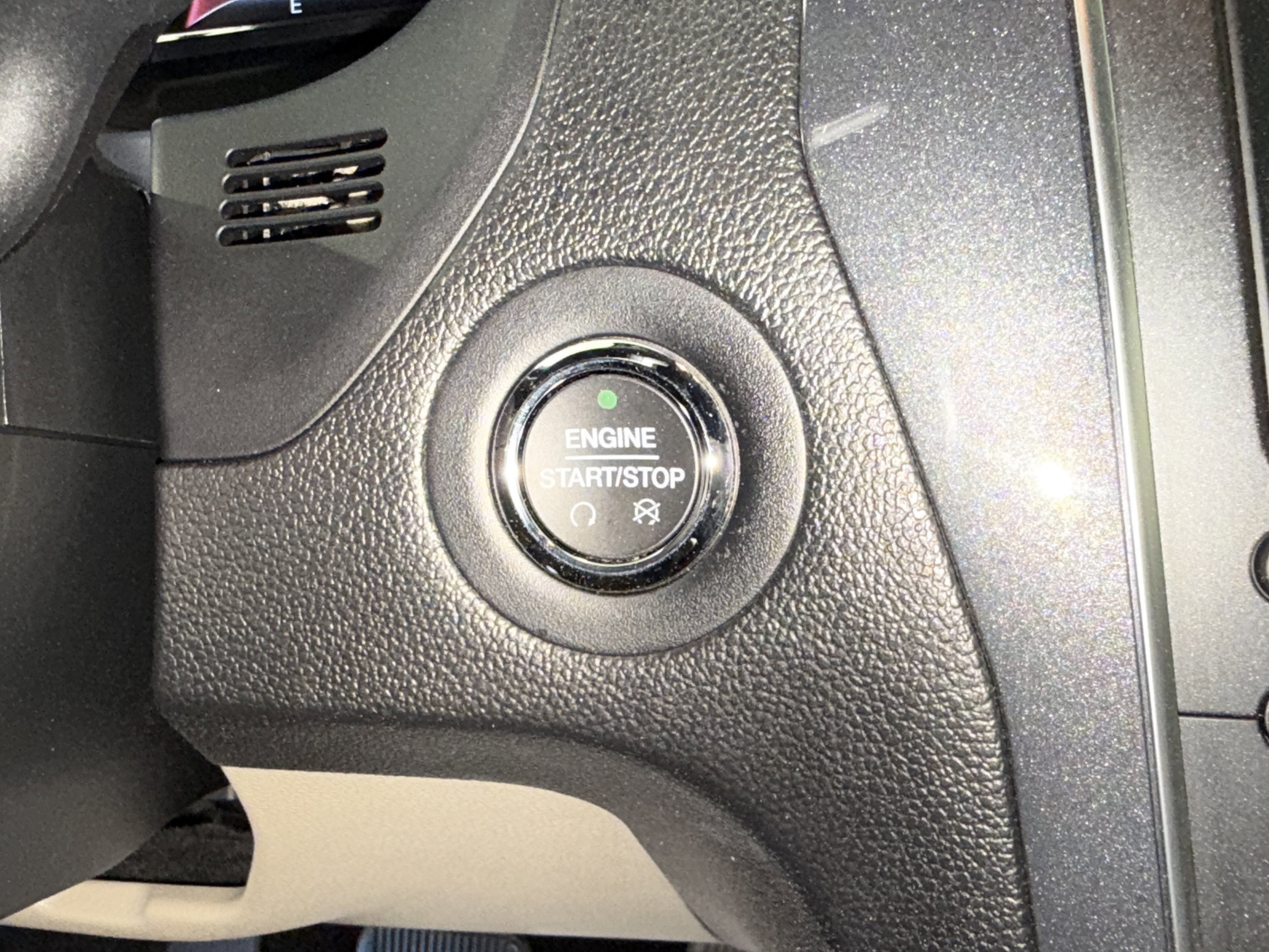 Certified 2019 Ford Explorer Limited w/ Ford Safe & Smart Package image 29