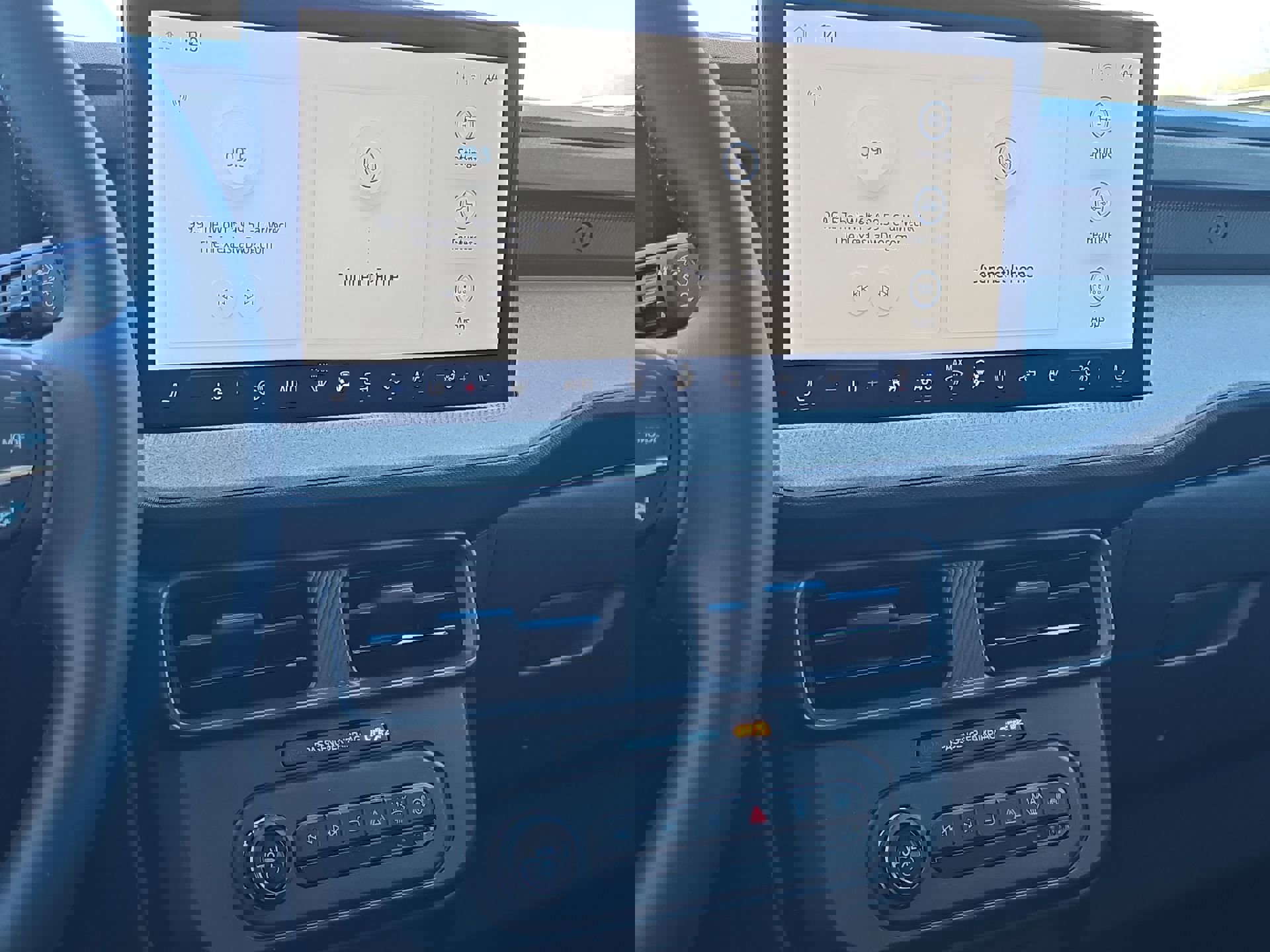 Certified 2025 Ford Maverick XLT w/ XLT Luxury Package image 16