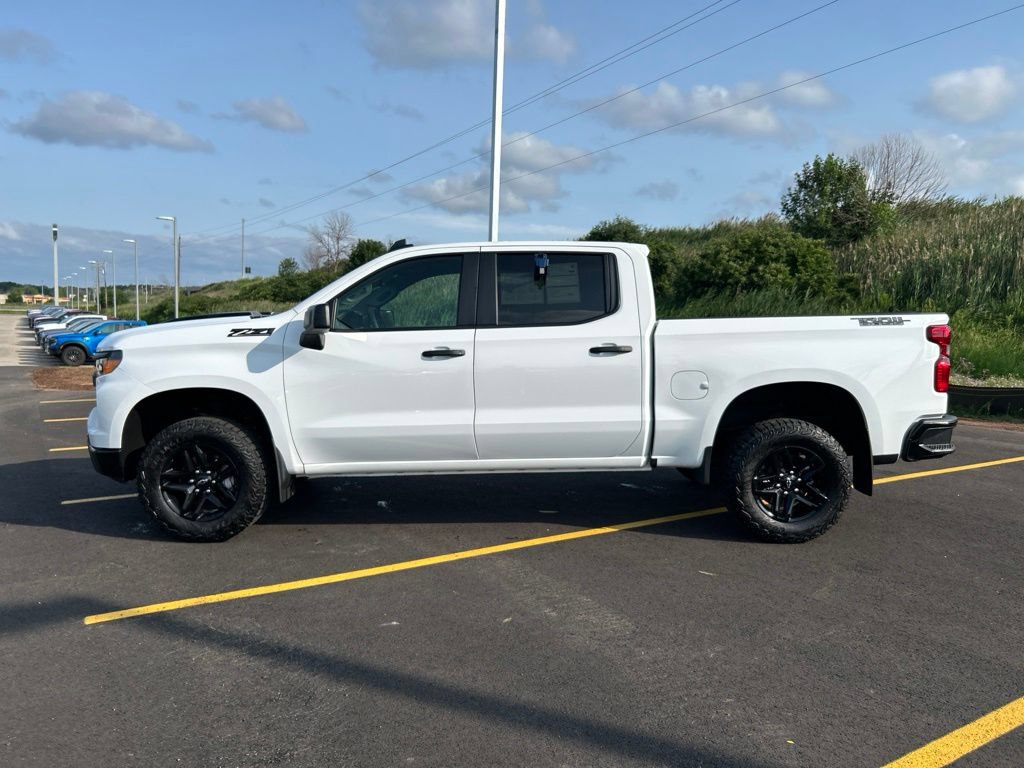 Used 2025 Chevrolet Silverado 1500 Custom Trail Boss w/ Dark Appearance Package AWD/4WD image 10