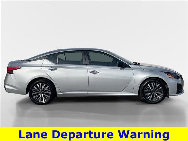 Used 2024 Nissan Altima 2.5 SV image 2